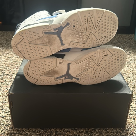 Jordan 6s UNC - Picture 6 of 7